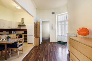 Budapest Apartment: Sunny Flat