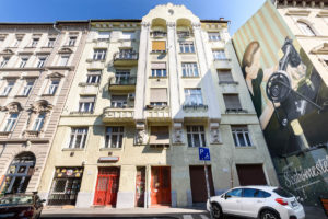 Budapest Apartment: Sunny Flat