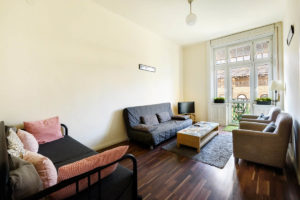 Budapest Apartment: Sunny Flat